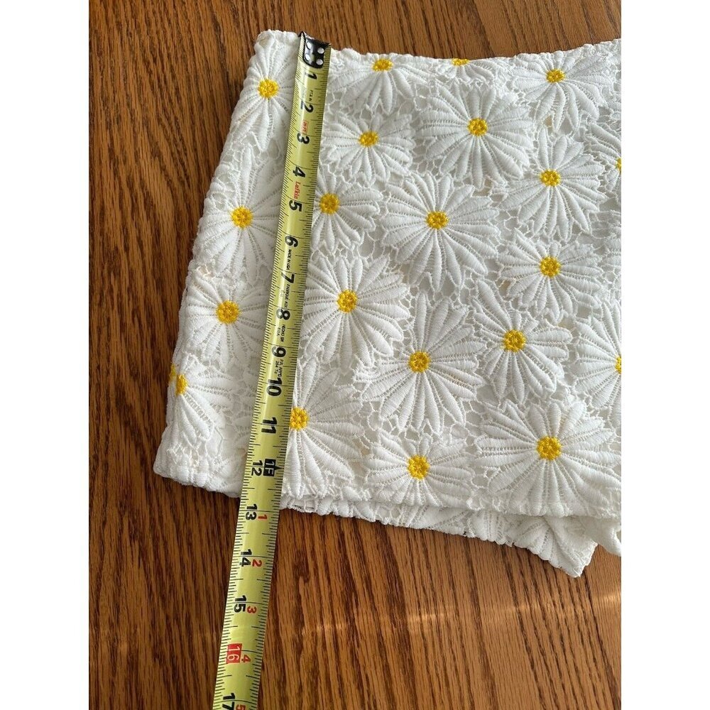 Forever 21 Floral Crochet Lace White Zip Faux Wrap Skirt Skort Size Small - Picture 7 of 10